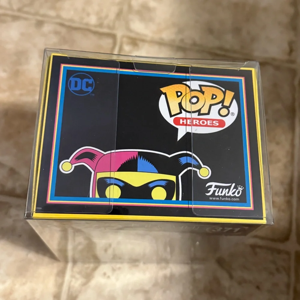 Funko Harley Quinn Batman Blacklight Figure - Picture 5 of 6